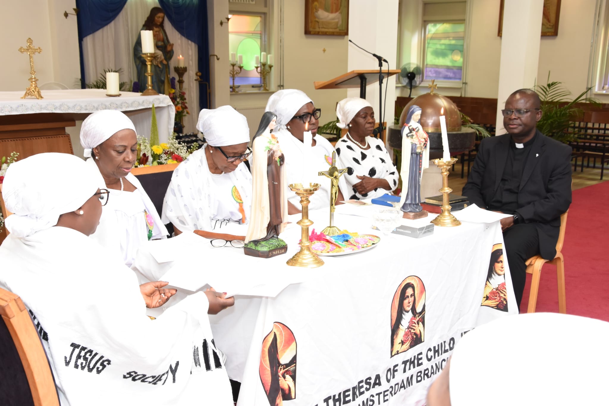 Installation delegates with parish priest Rev. Fr. Emmanuel Andoh SMA